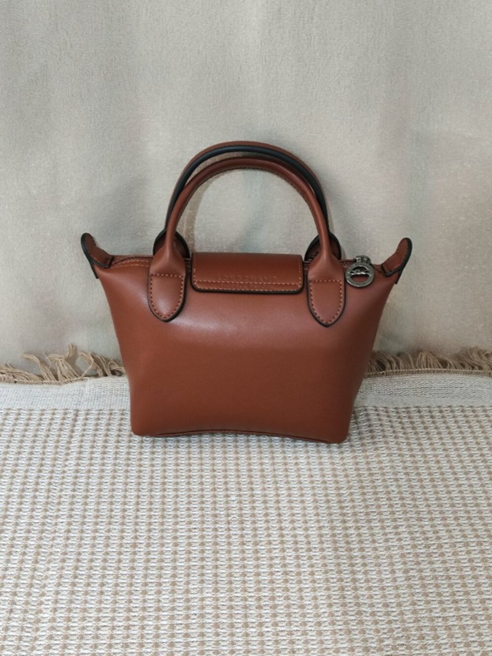Longchamp cognac-colored handbag with shoulder strap - Picture 6 of 15